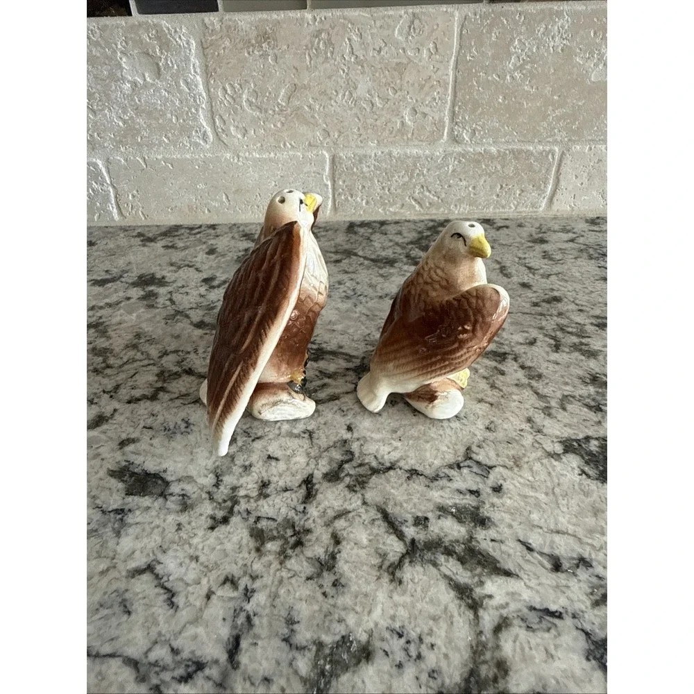 salt and pepper shakers this vintage